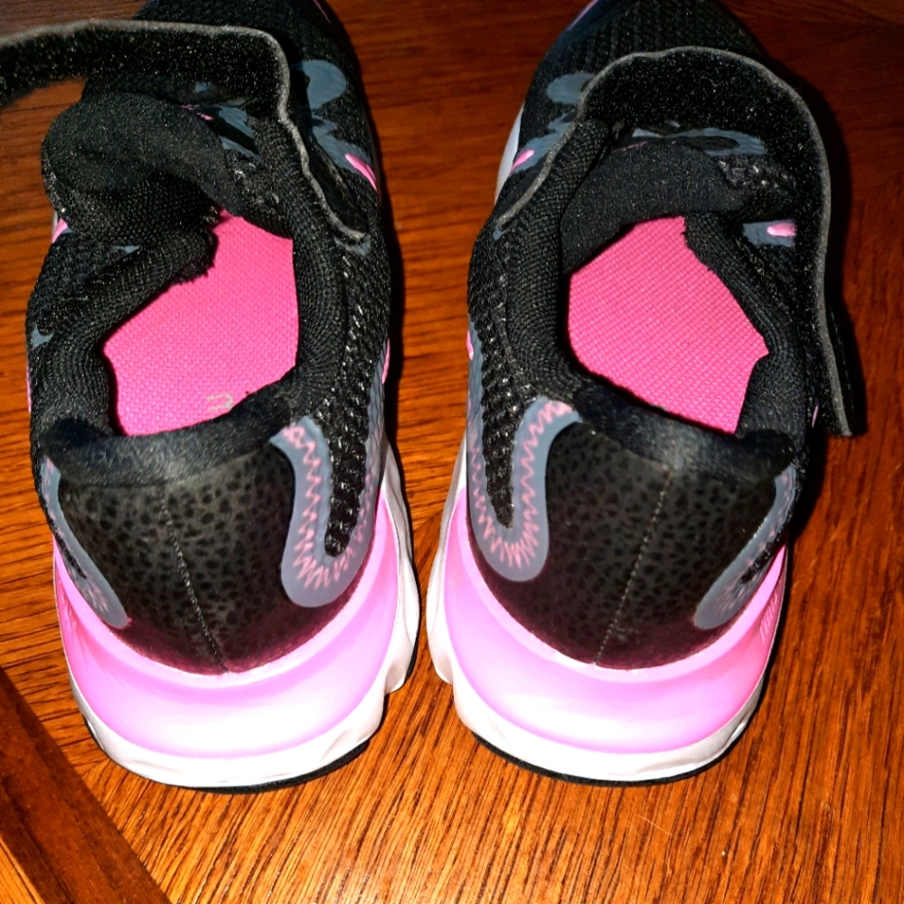 Girls Nike tennis shoes